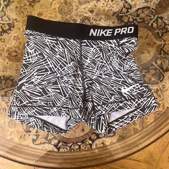 Black and white (zebra) shorts - Picture 1 of 2